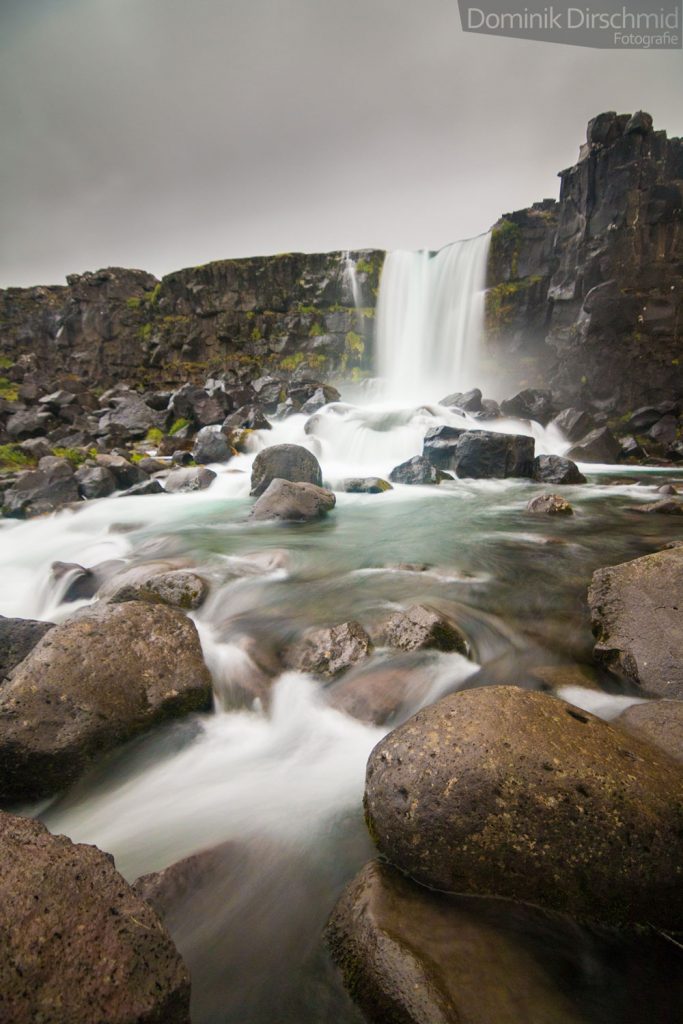 Projekte Island Reise Stein Landschaft Meer Küste Brandung Dominik Dirschmid Fotografie Felsen Fotograf Iceland Sturm Myframedart my framed Art myframed Fluss Wasserfall