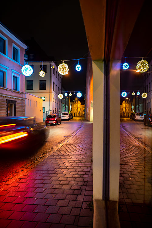 eachdaycounts challenge jeden Tag ein Bild Foto Licht nacht straubing bayern deutschland auto langzeitbelichtung dominik dirschmid fotografie fotograf regen nass fenster spiegelung