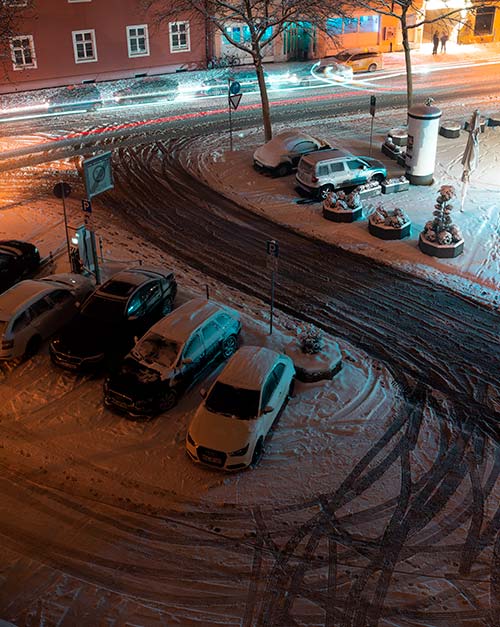 Schwungvoll EachdayCounts my framed art myframed myframedart challenge jeden Tag ein Foto Bild straße stadt verkehr straubing bayern deutschland nacht langzeit belichtung langzeitbelichtung fotografie fotograf dominik Dirschmid schnee winter