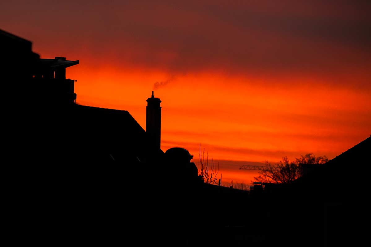 Blutrot EachdayCounts 028 Fotografie Fotograf Dominik Dirschmid Fotografie my framed art myframed myframedart sonnenuntergang winter rot golden kamin schornstein straubing bayern deutschland challenge jeden tag ein foto bild