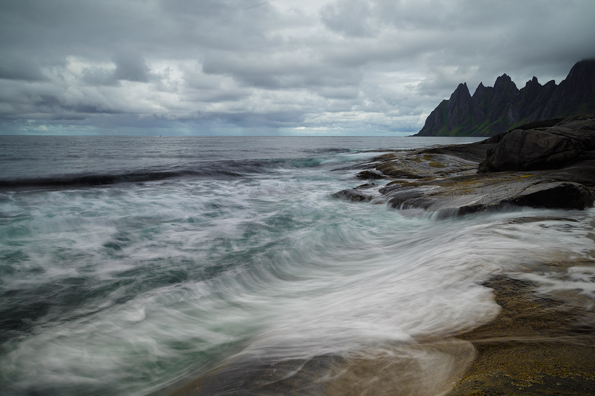 Projekte Norwegen Landschaft Natur Dominik Dirschmid Fotografie My framed Art Myframed MyframedArt Foto Bild München Website Natur Meer Sturm Berge Steine Algen Welle