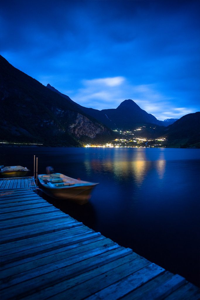 Projekte Norwegen Landschaft Natur Dominik Dirschmid Fotografie My framed Art Myframed MyframedArt Foto Bild München Website Natur Nacht Boot Steg Geiranger