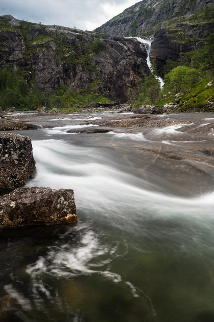 Projekte Norwegen Landschaft Natur Dominik Dirschmid Fotografie My framed Art Myframed MyframedArt Foto Bild München Website Wald Wasserfall Wasser Fluss Steine