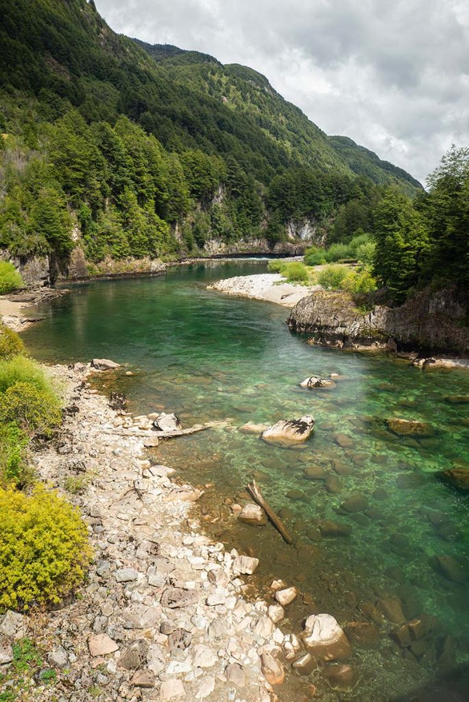 Projekte Patagonien Landschaft Südamerika Dominiik Dirschmid Fotografie Fotograf München Munich Photo Foto My framed Art Myframed Art myframedart Website Natur Fluss Grün