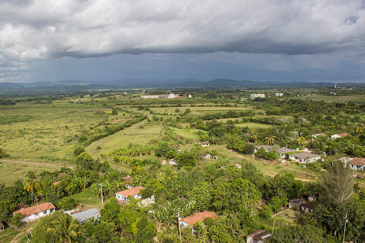 Projekte MyframedArt Myframed My framed Art Dominik Dirschmid Fotografie Fotograf Kuba Cuba Foto Gewitter Wolken Felder Feld Landschaft Grün Palmen Zuckerrohr