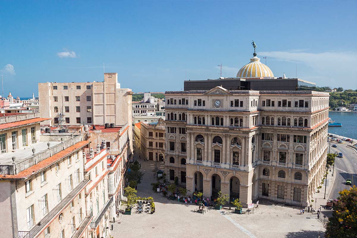 Projekte MyframedArt Myframed My framed Art Dominik Dirschmid Fotografie Fotograf Kuba Cuba Foto Havana Habana Stadt Platz Stadtplatz Cafe Hauptstadt Architektur