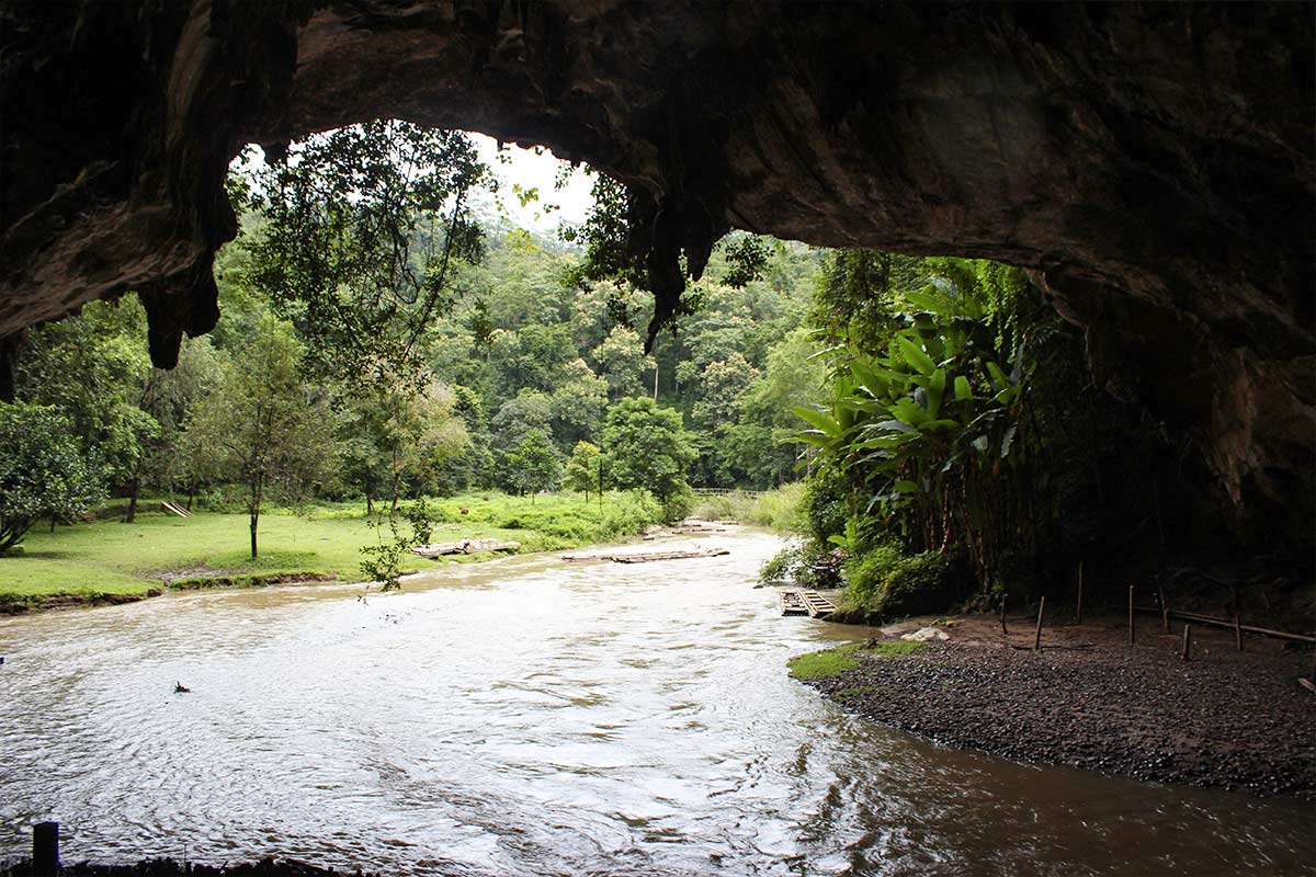 Projekte Thailand Dominik Dirschmid Fotografie Fotograf My Framed Art Myframed MyframedArt Website Foto Höhle Fluss Wasser Landschaft Natur