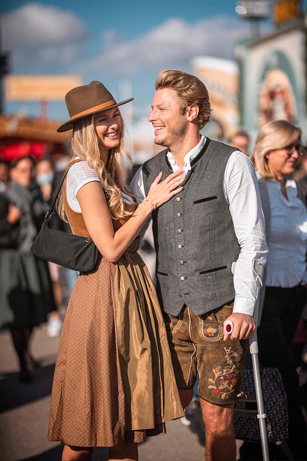 My-Framed-Art-MyFramed-MyframedArt-Website-Peoples-Frame-Portrait-Dominik-Dirschmid-Fotografie-Wiesn-Oktoberfest-Tracht-Dirndl-Munich-München-Portfolio-Partnerschaft