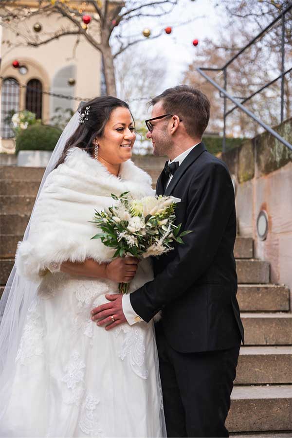 Dominik-Dirschmid-Fotografie-My-Framed-Art-Myframed-MyframedArt-Weber-Hochzeit-Portrait-Foto-Bild-Braut-Bräutigam-Kleid-Brautkleid-Nürnberg-Event-Fotograf-treppe